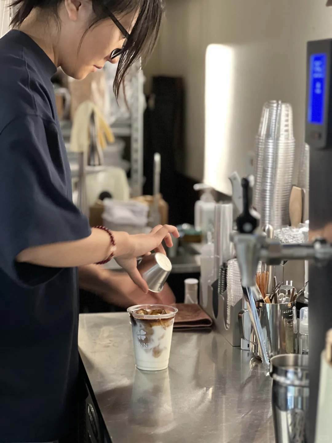 杭州定安路｜店里的小姐姐很cool
