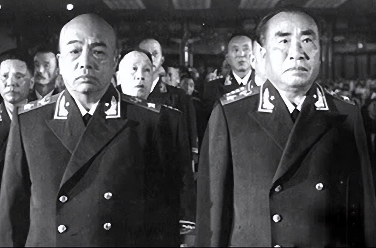 革命初期，真正拉起一支队伍的只有三位元帅，都被尊称为“老总”。
 
这三位能被实