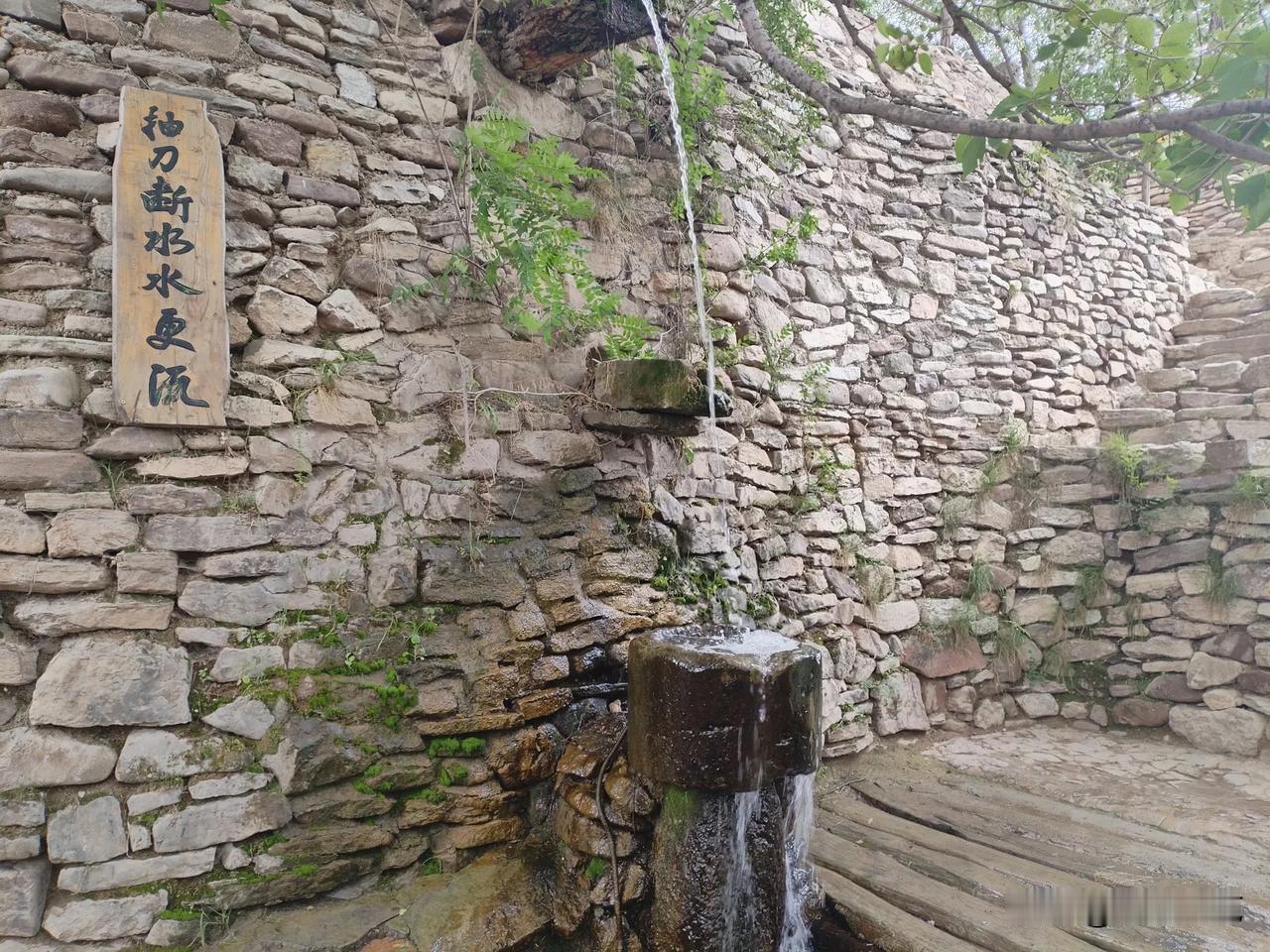 抽到断水水更流

文//白雨

把爱给一条河，源源不断
把伞给一场雨，轰轰烈烈