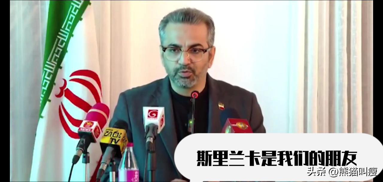 什么是真正的朋友？

真正的朋友不会请你到家中做客，却悄悄通报恶邻在门口等着拦截