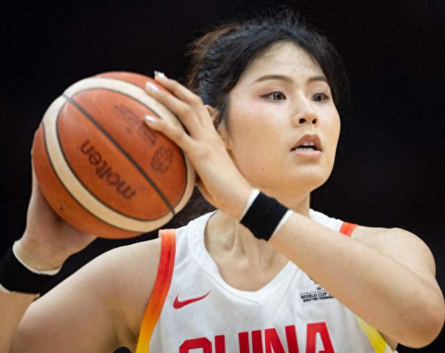 一本护照毁掉女篮主力！李月汝错失世界杯真相太气人