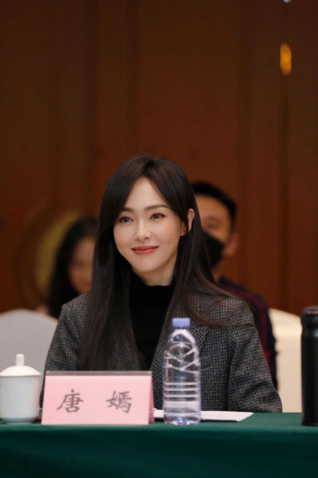唐嫣[超话] [给你小心心]唐嫣资助的女孩 放弃上大学 尽自己所能去帮助别人，理