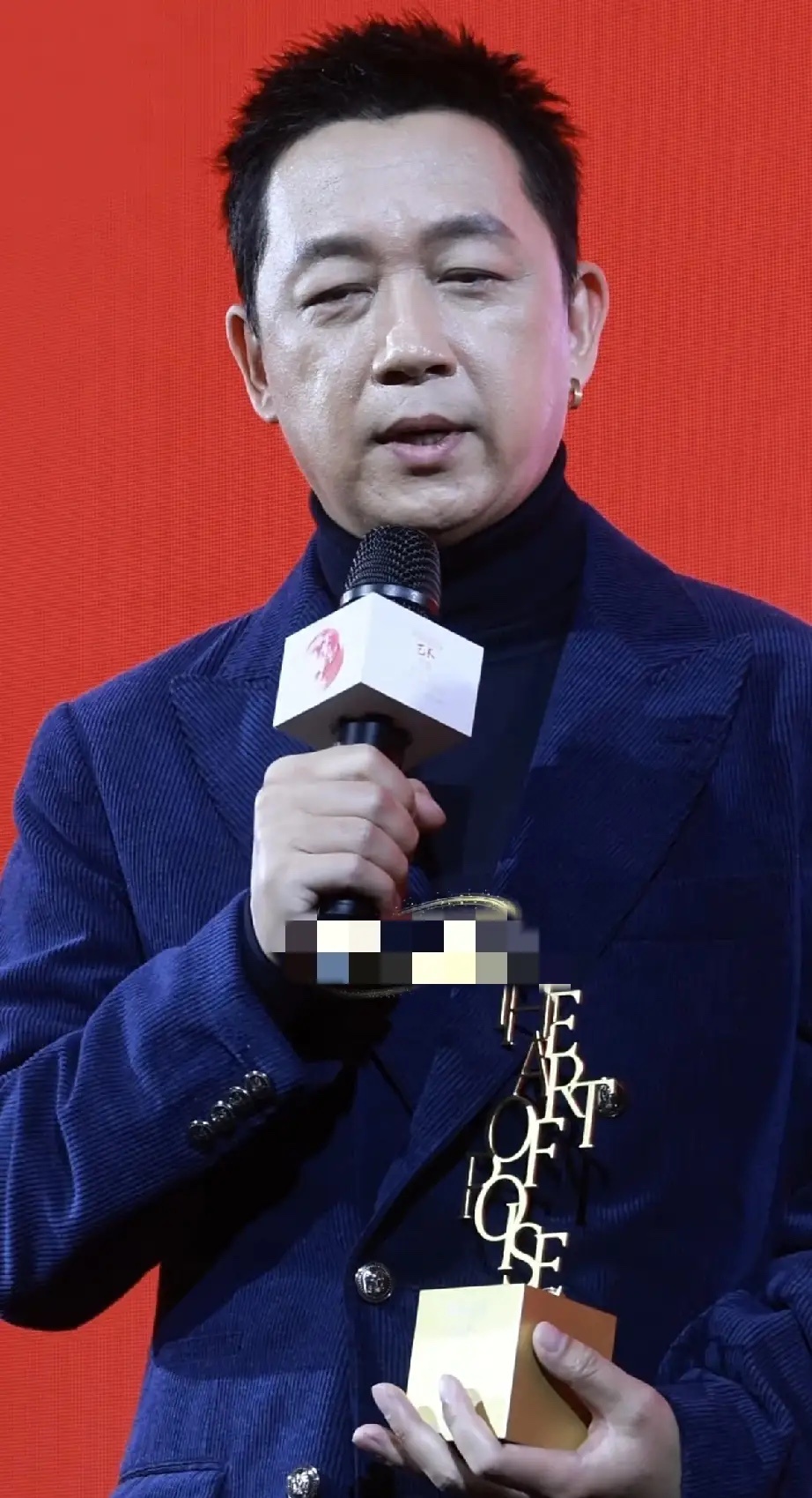 潘粤明怎么成这样了？成了中年苍老油腻的大叔了，简直不能看! 