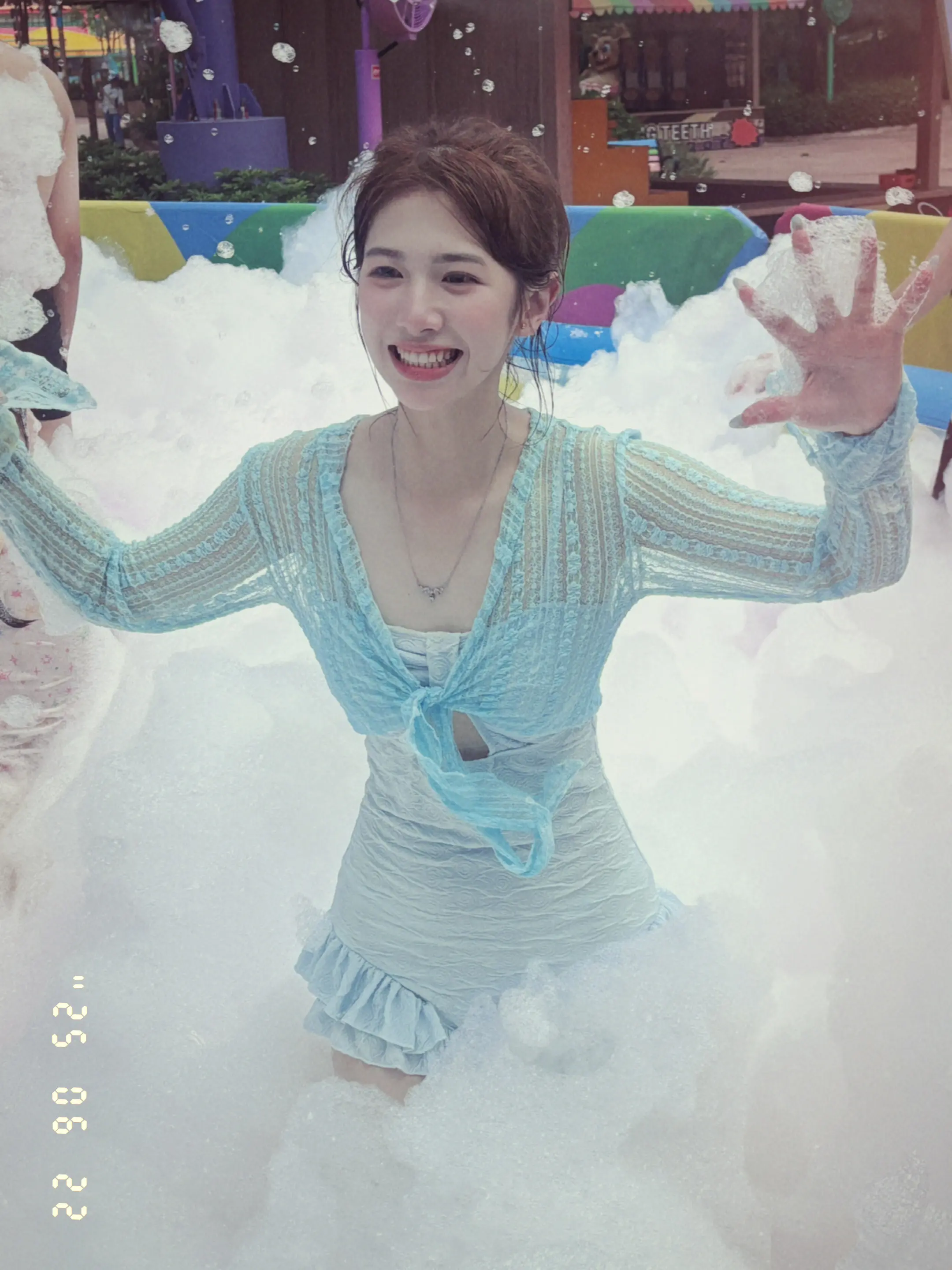 你不用褪去身上的孩子气 可以对我任性 我不会皱眉 我会爱你的全部爱你的一切