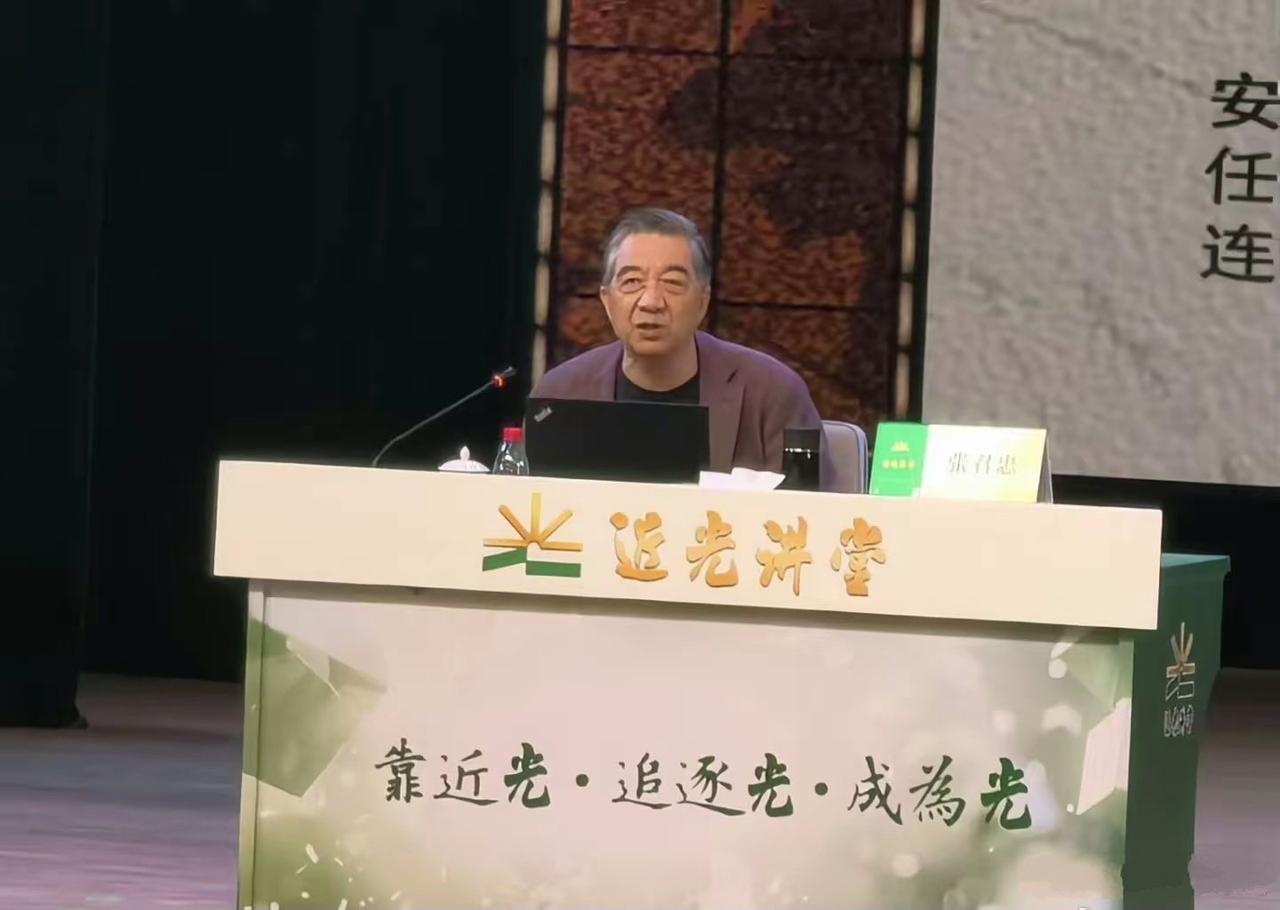 “局座”现身了，真的是岁月不饶人！

这会真的是退休老头了，把老美忽悠瘸了就退下