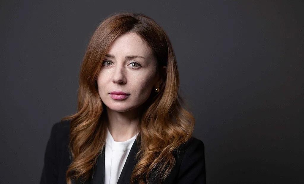 ​一直让这个世界赋予厚望的格林丘克，这时候却让泽连斯基失望了，她直接递交了辞呈。