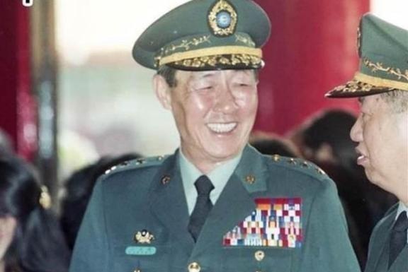 台军一级上将曾下令死守 台海 ，但为回 安徽 老家探亲祭祖，主动辞去一级上将终身