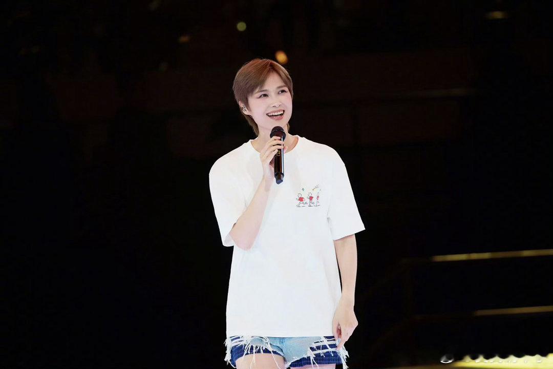 李宇春广州演唱会 终于等来了！本轮巡演已确定广州站。时间锁定了7月4日，地点为宝