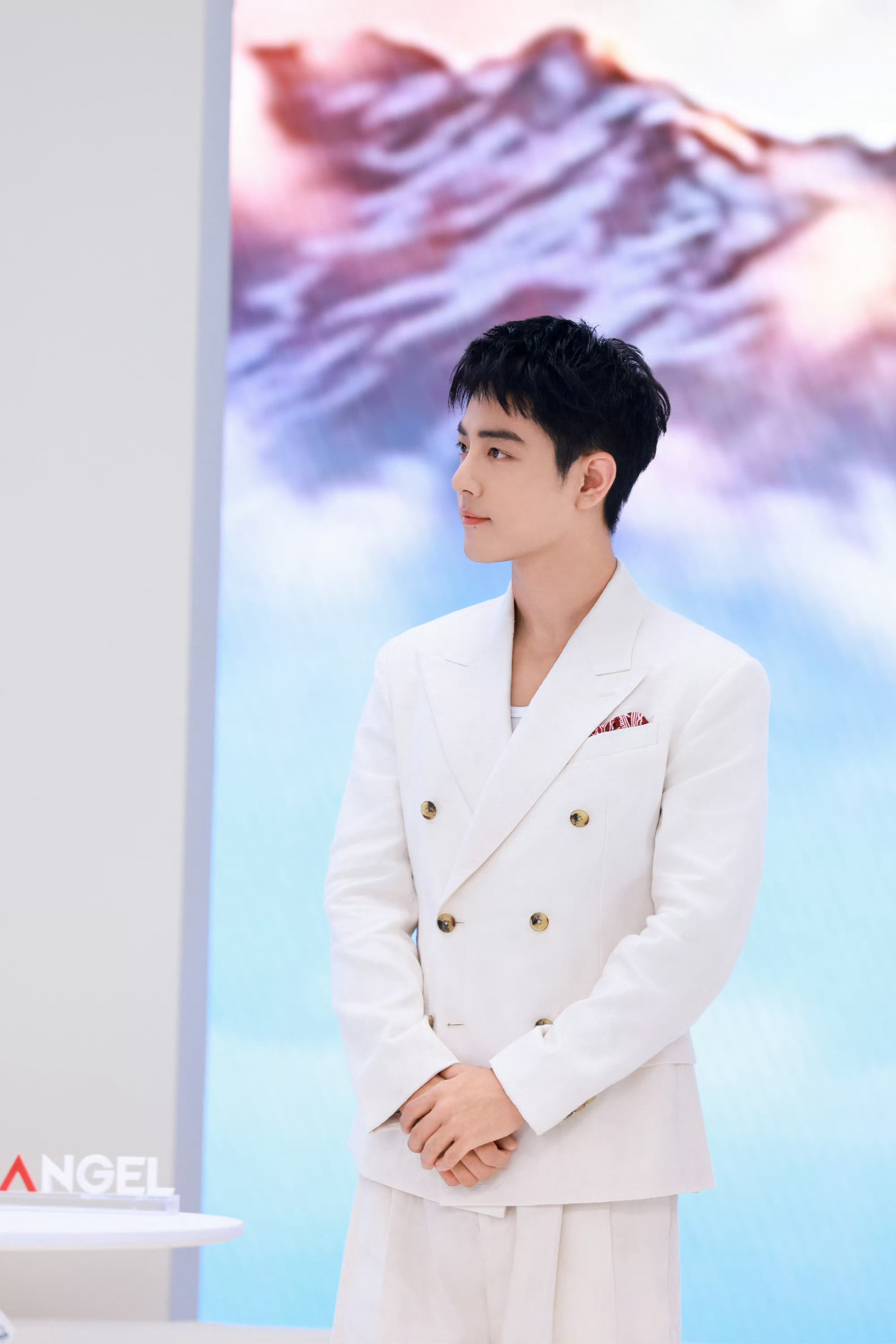 #肖战全白西装##肖战纯白西装look#肖战 ​​​