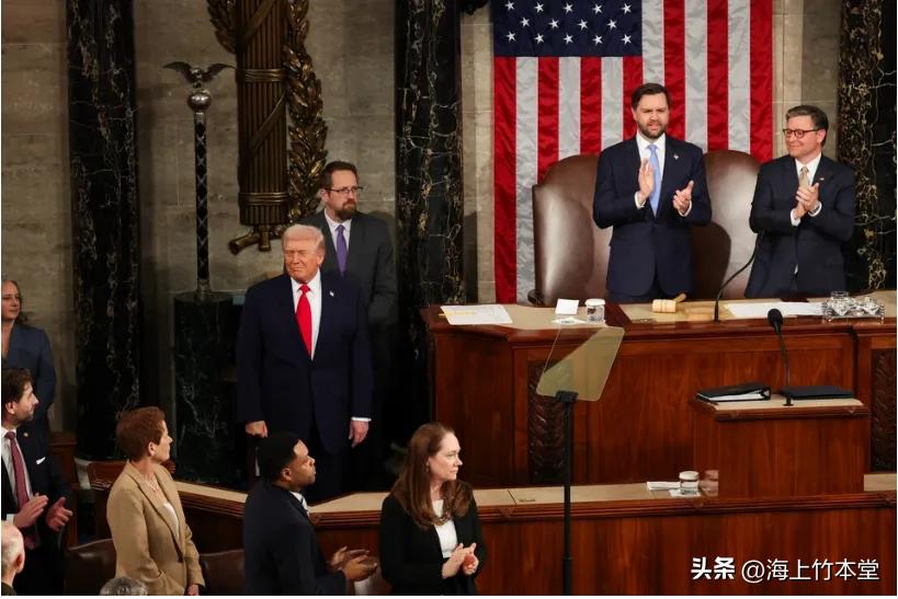 特朗普：能源绞杀术
 
一边对着镜头温言款款，宣称重视中美关系、愿对话合作；一边