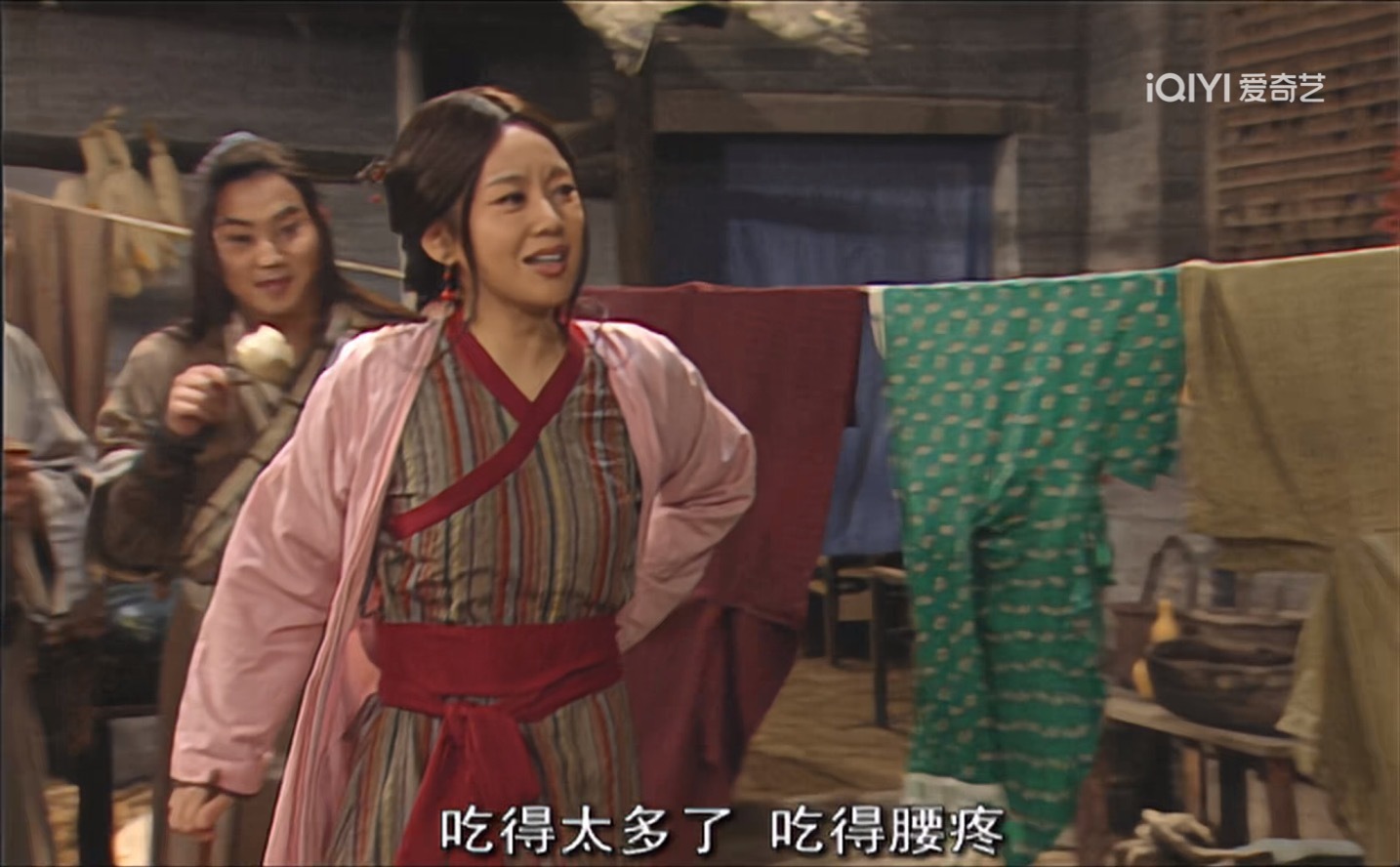 《我为湘玉存大钱》第5集郭芙蓉提出同福客栈有许多管理问题，提议可以多招几个厨子，