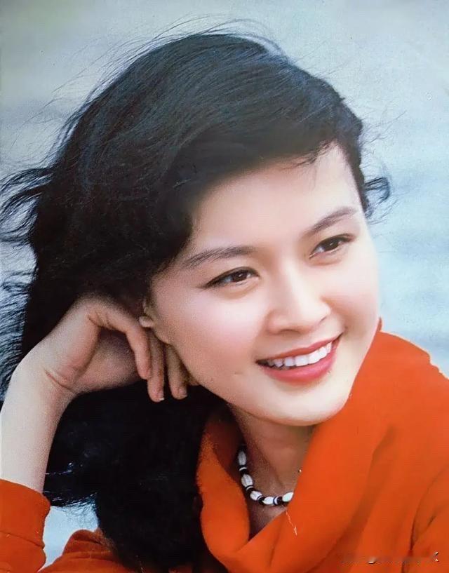 选择伴侣真的太重要了，看看方舒就知道了。她7岁就演小萝卜头走红，28岁成春晚首位