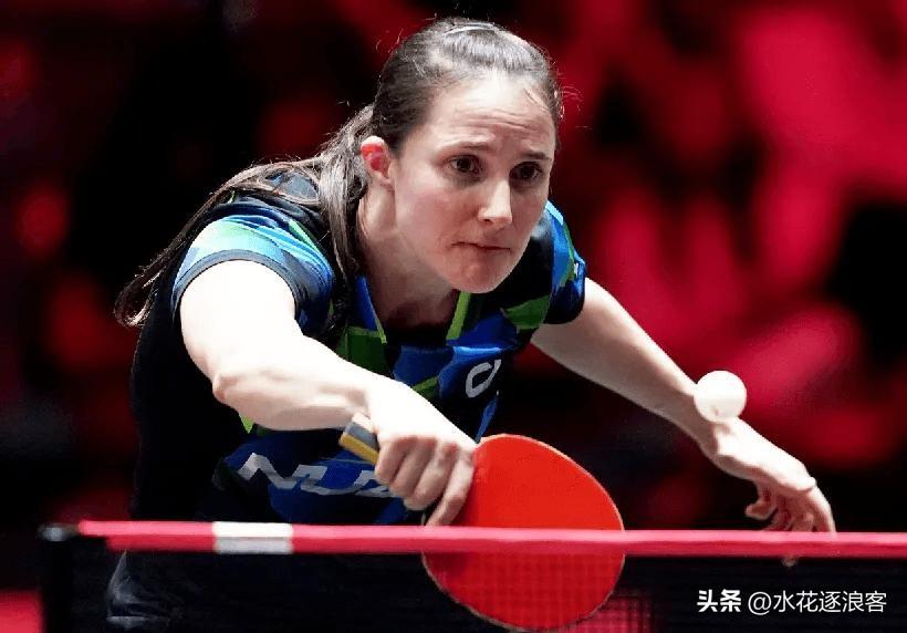 绝境逆转，燃爆全场！在刚刚结束的WTT新加坡大满贯女单半决赛中，王曼昱上演了一场