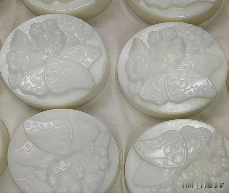 用羊奶皂洗脸，真得太好了，不信就试试吧。

我一直用羊奶皂洗脸，配料表干净，就是