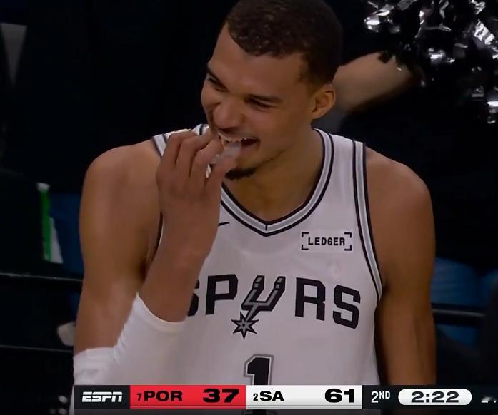 不管是进攻还是防守 或单打或战术 马刺绝对能和雷霆抗衡 👍全村的希望 今年最有