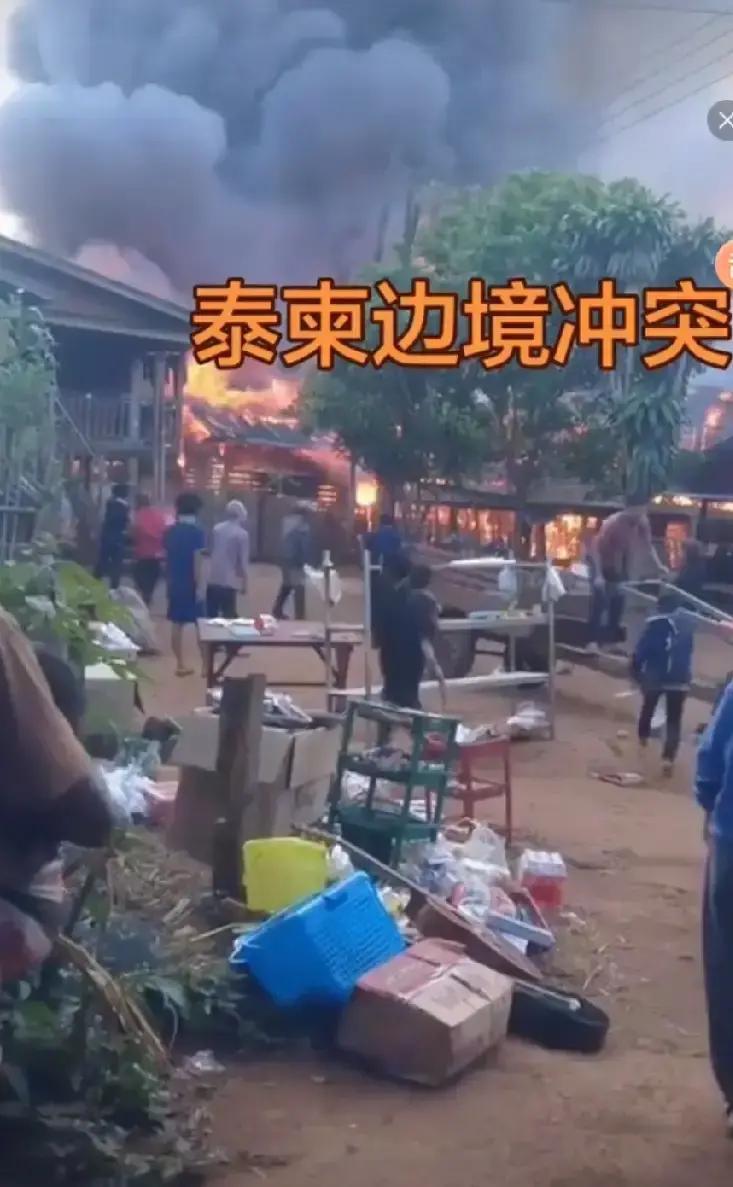 就在刚刚
 
柬埔寨突然宣布了
 
近日在泰柬边境，柬埔寨首相顾问对外表示，随时