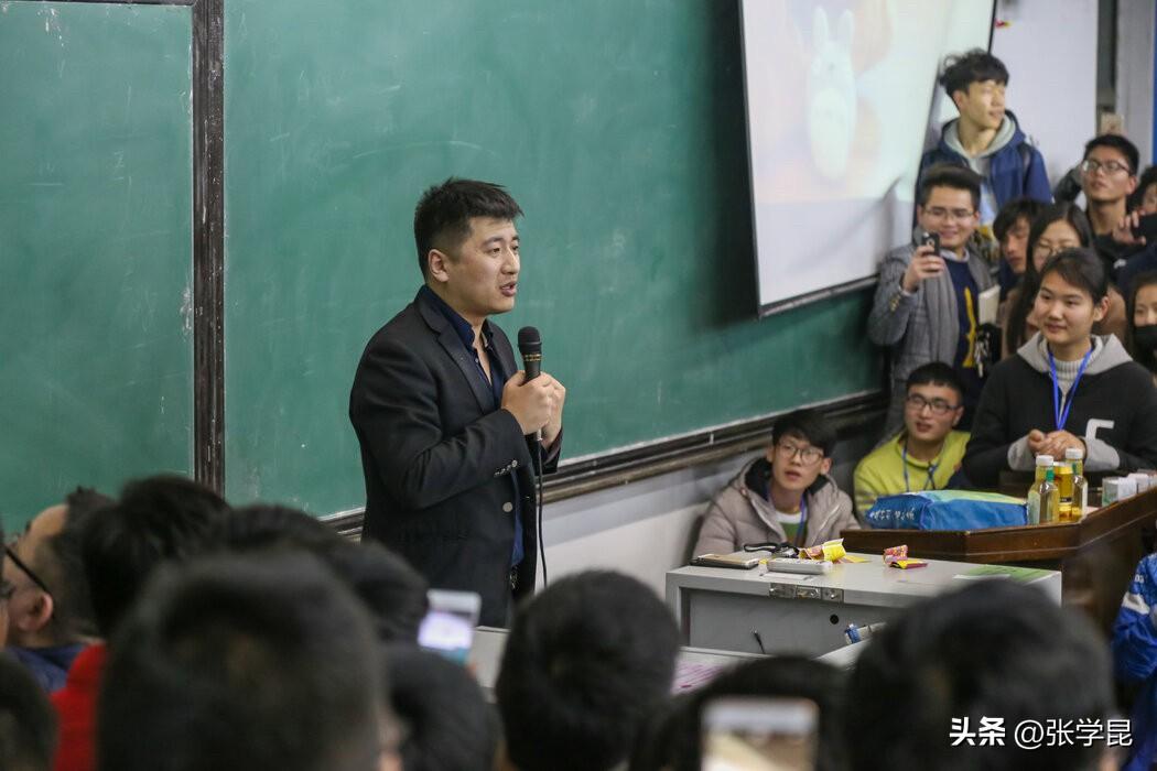 纽约时报今天报道：“张雪峰以提供直白到近乎残酷的建议而闻名，教人如何最大化提升成