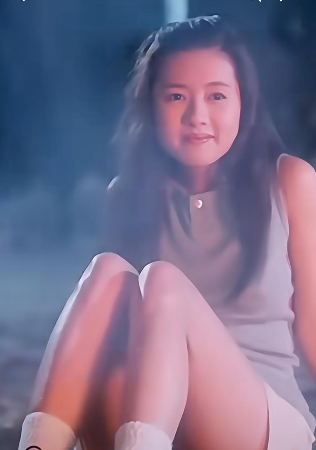 港圈女星李丽珍，我们以前可没少看她的电影！
现在已经找不出来这样大气的美女了，全