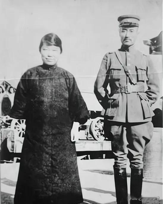 1925年12月24日，郭松龄和夫人韩淑秀乔装打扮在逃回山海关途中被奉军抓获。张