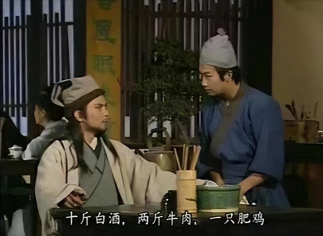 乔峰自己的时候，两斤牛肉、一只肥鸡和阿朱在一起后，只点两碗素面，这说明了什么?