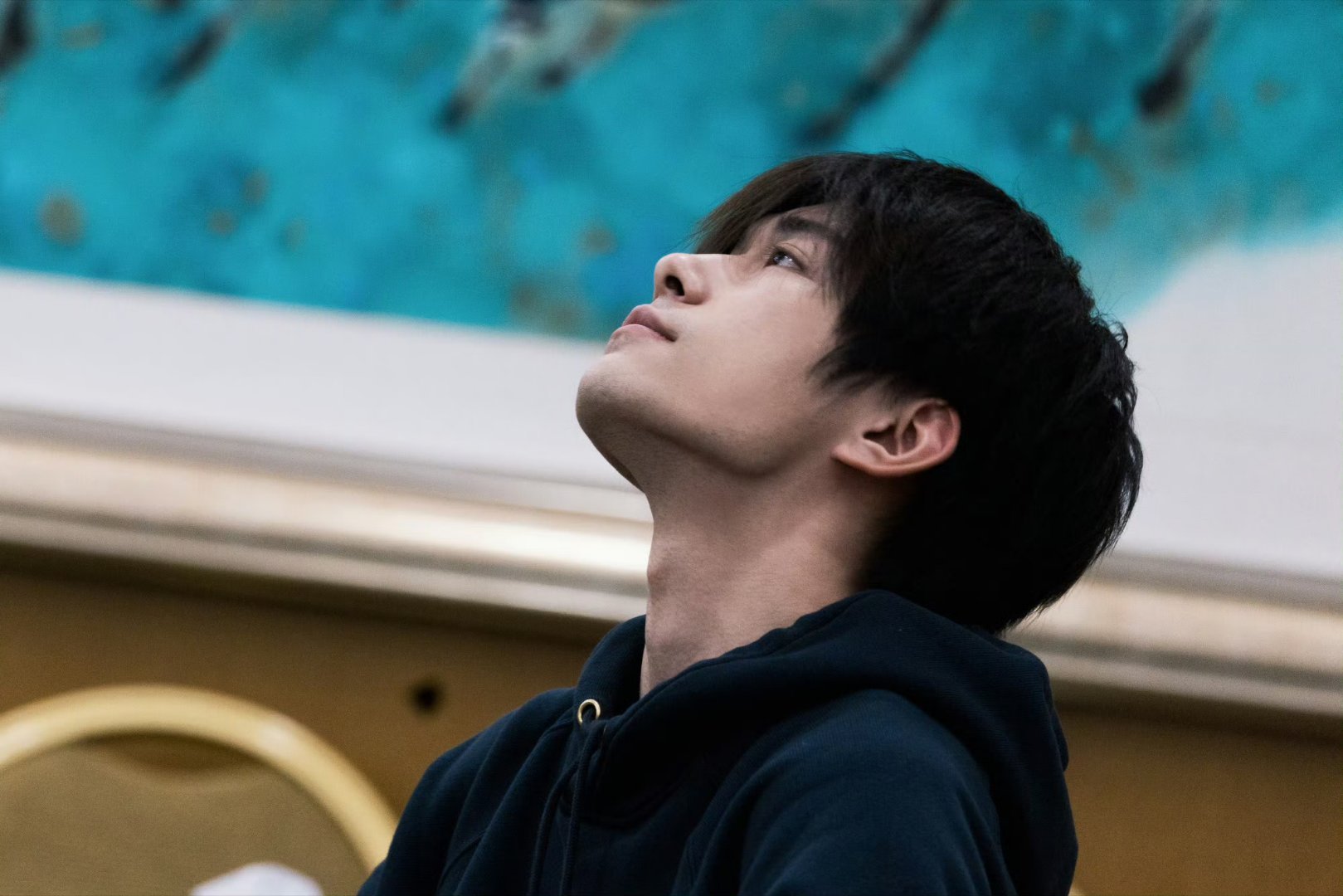 易烊千玺笑起来可真甜☺️完全男大啊 顺毛超可爱的！认真的宝宝一枚呀！！ 