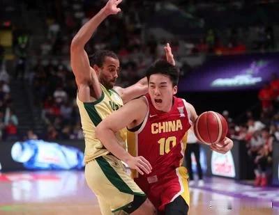只出战15分钟狂轰17分！这是真正的MVP
 
佛山热身赛，男篮83‑78险胜乌