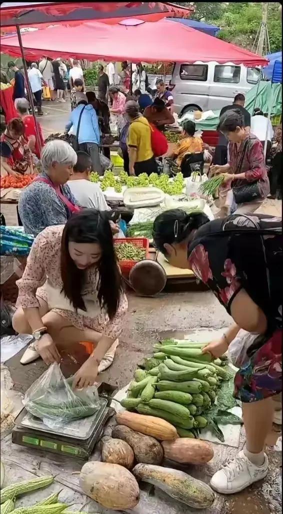 每个人的穿衣打扮，行为举止并非只是简单的个人行为，它关乎个人形象、社会文明，甚至