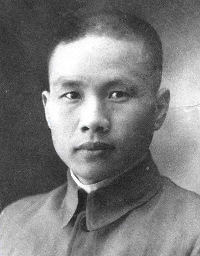 1949年初，大特务周伟龙出任国民党交通警察总局总队长，眼见国民党大厦将倾，他开