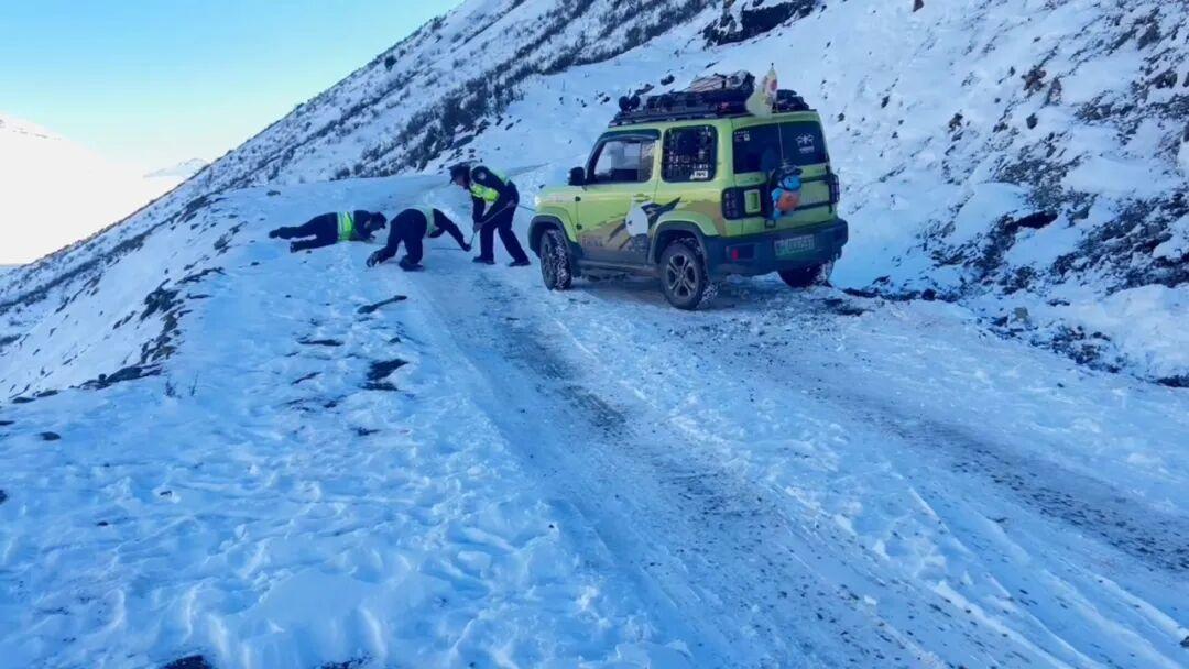 #夫妻蜜月自驾川西被困雪山#【贵州夫妻蜜月自驾游川西，寒夜被困海拔4500米雪山