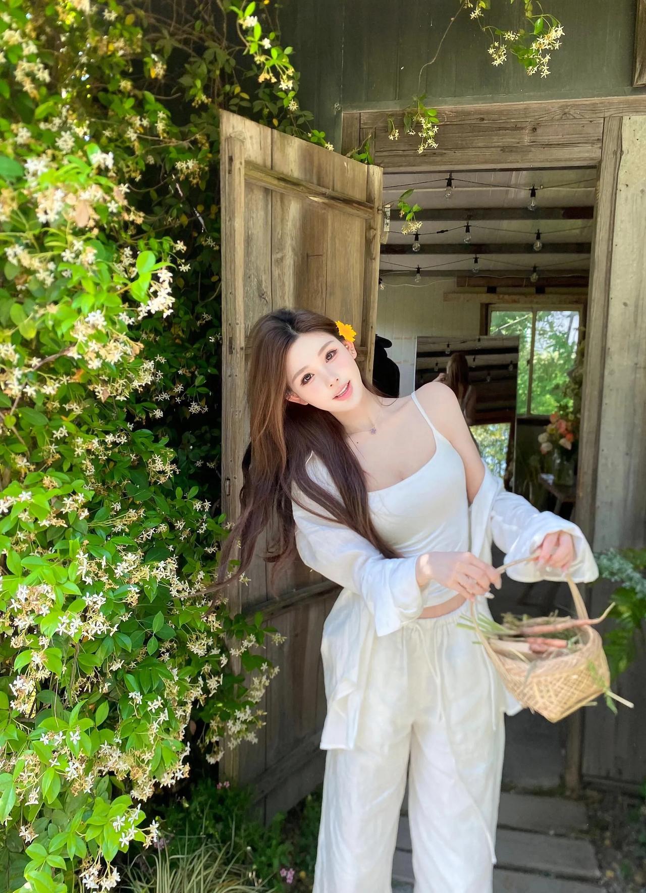 阳光下的田园少女