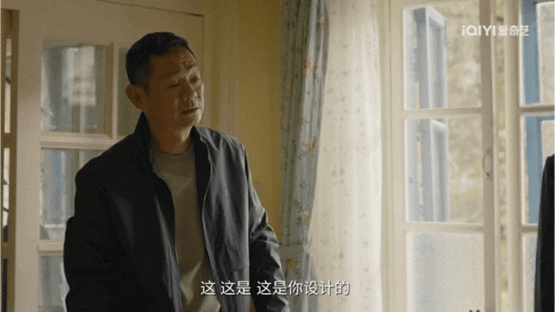 关晓彤严晓丹一哭我也跟着哭 晓丹的崩溃太真实了，红着眼眶忍着泪，咬紧嘴唇不让哭声