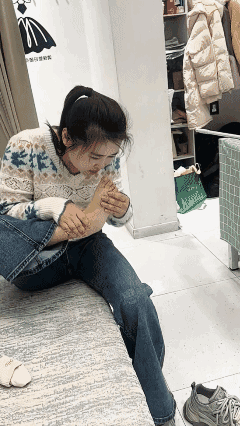 既然味不对，
为什么有人抢着闻？