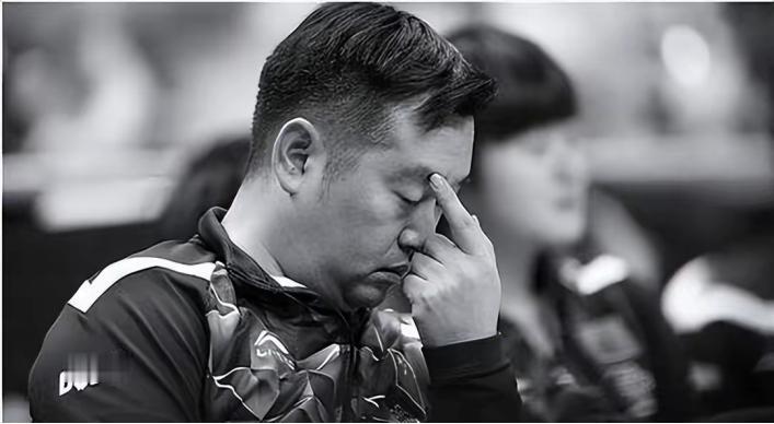  
作为体坛界的知名人物，孔令辉对待自己的羽毛相对来说并没有那么爱护，明明知道自