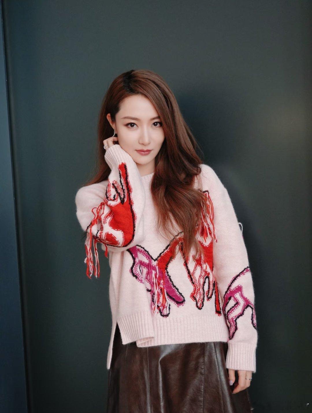 白冰分享了一组日常～“一些碎片🧩谢谢大家” 