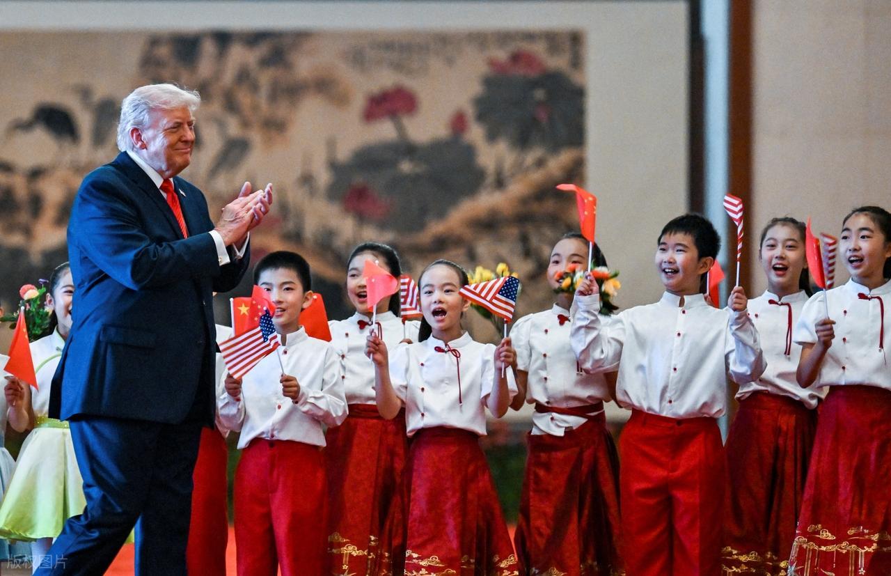 中美双方在人民大会堂完成一场时长两小时的闭门会谈，本次会谈没有多余的流程铺垫，双