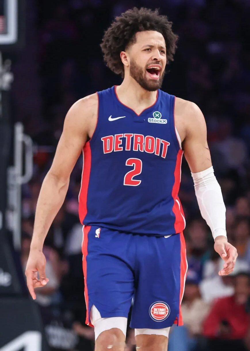 CC这赛季真的很稳。难能可贵的是，持球端巨大消耗后，还有很强的防守意愿。这种以身