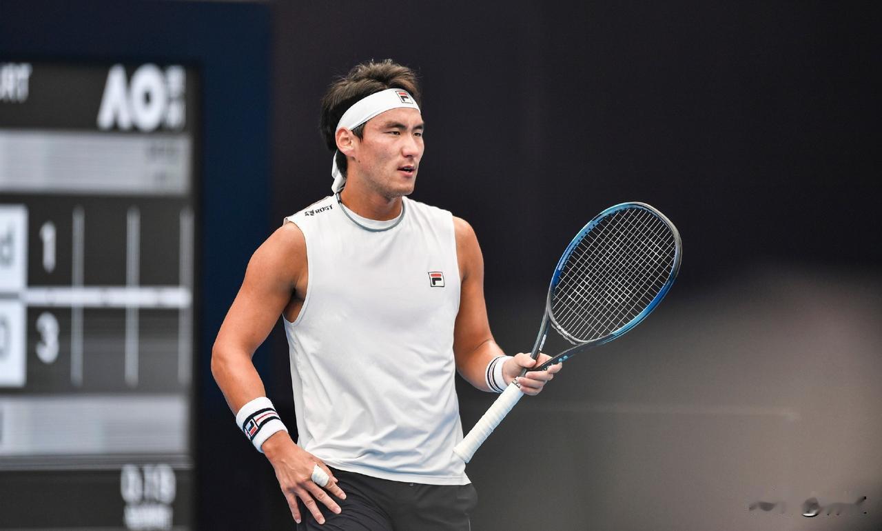 布云朝克特，2026开门黑！
香港250赛男单首轮资格赛，本土作战的布云朝克特0