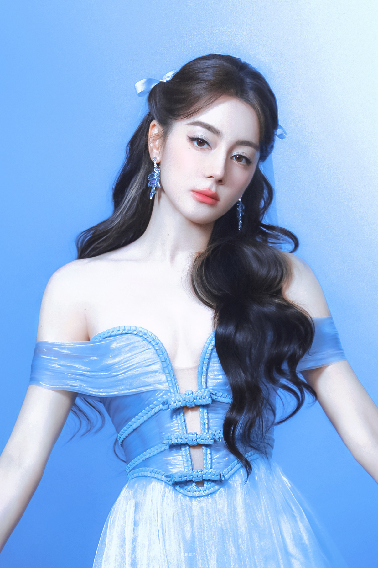 曝黄景瑜与迪丽热巴恋爱时对她很好欢迎来看女足 还有今天安慕希的热巴美到你了是吧？