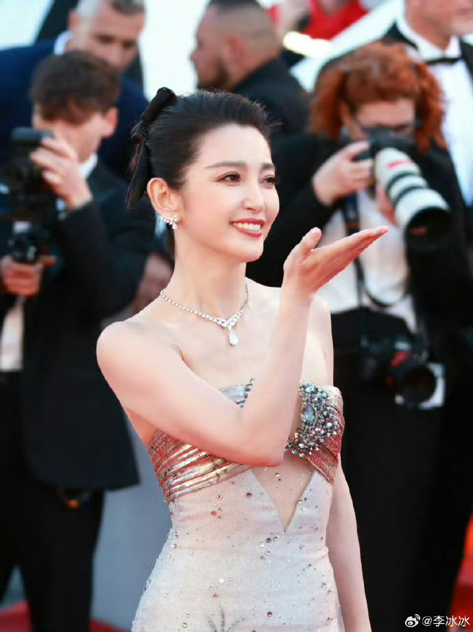 李冰冰鲁豫也有工作焦虑李冰冰鲁豫人类高质量女性灵魂碰撞大众只看见她们的亮眼成绩，