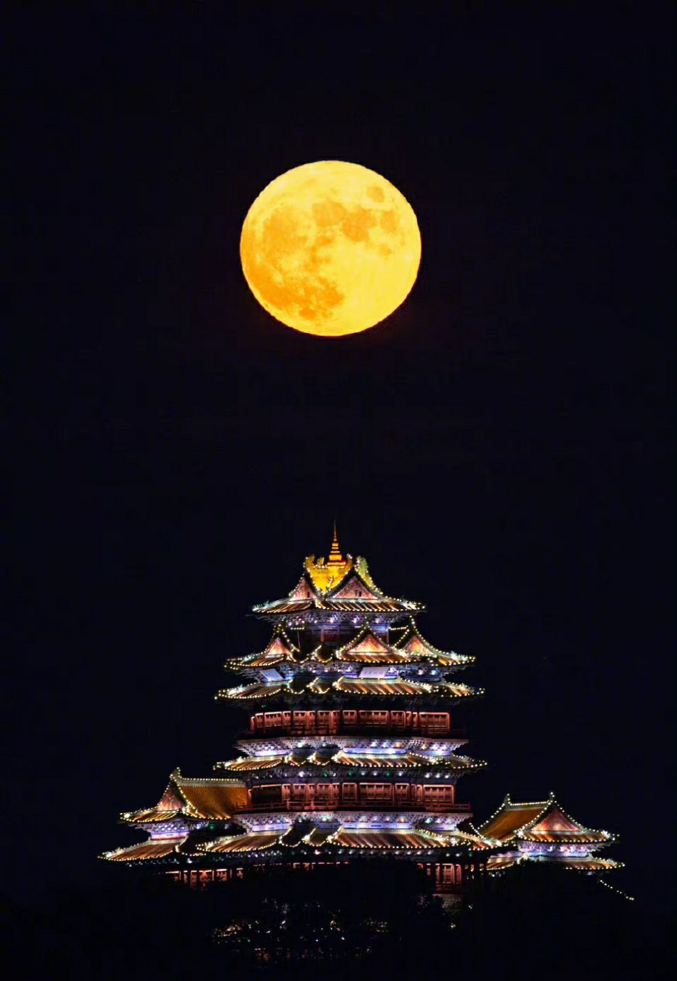 海水有尽头，月亮有圆缺，人间有不足，但你在，就能弥补。—— 钱钟书 