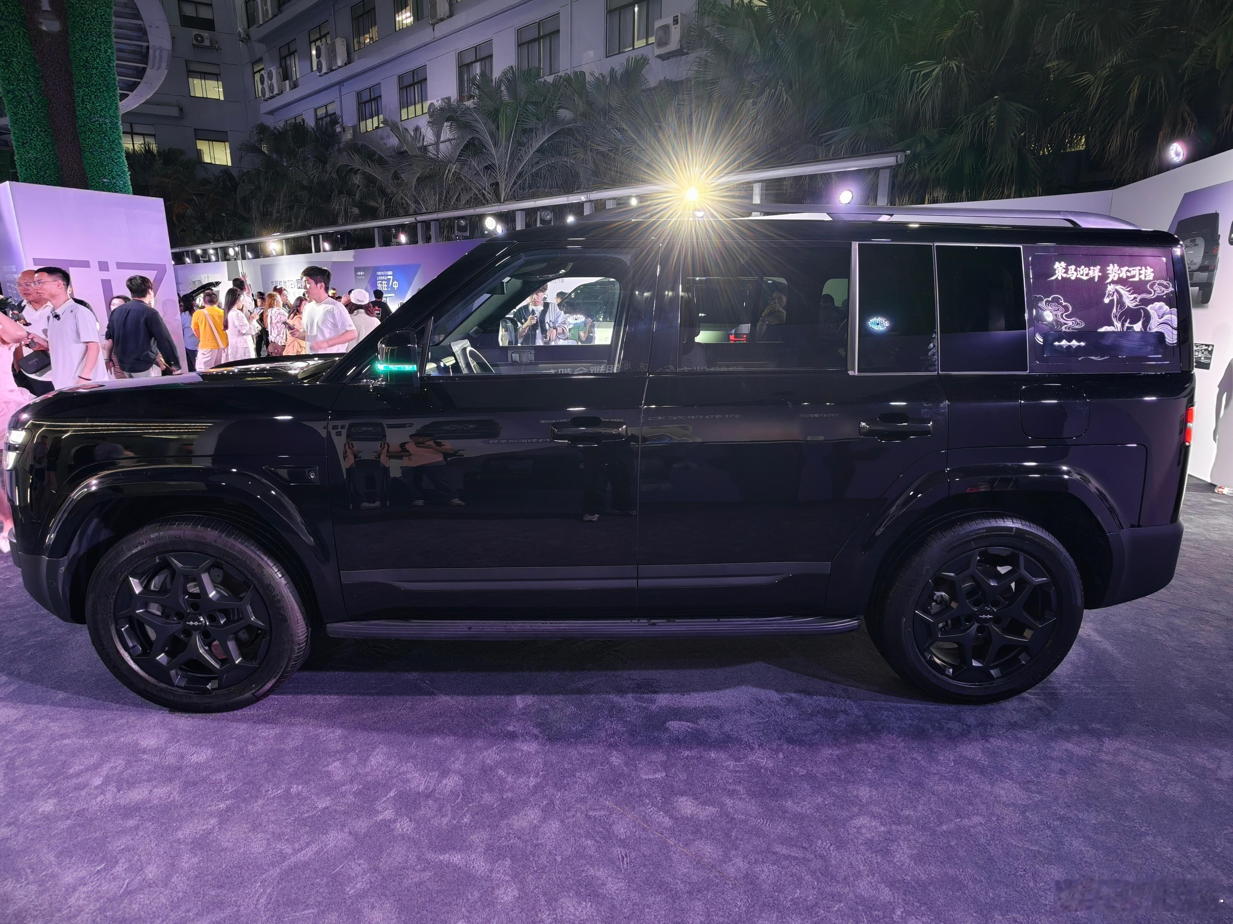 有人问，为什么我觉得纯电版就够了？别忘了比亚迪现在搞的这套闪充系统。方程豹钛7 