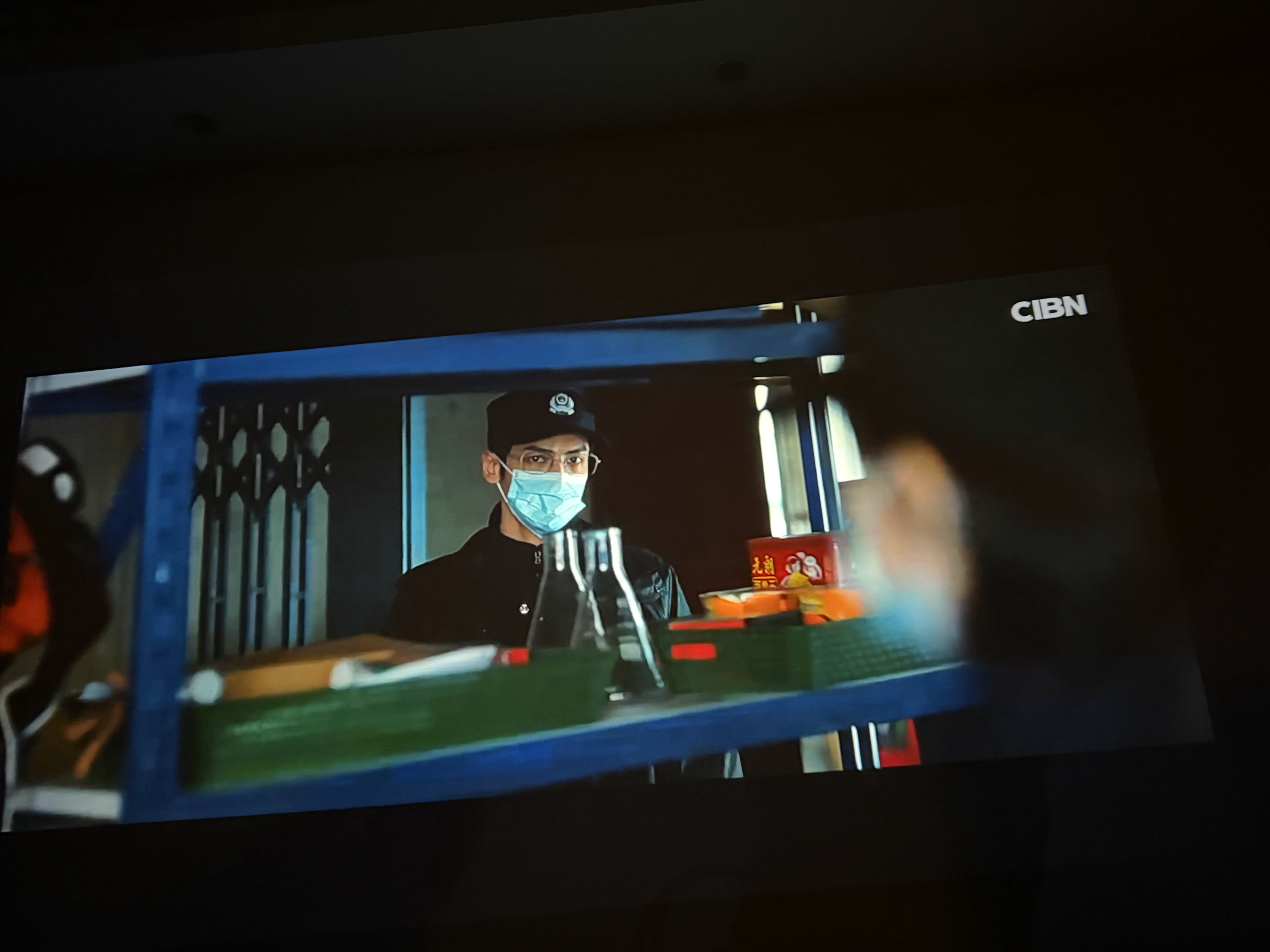 泡个脚按个摩掏个耳朵追个剧然后当然是看罗云熙的剥茧啦 南京