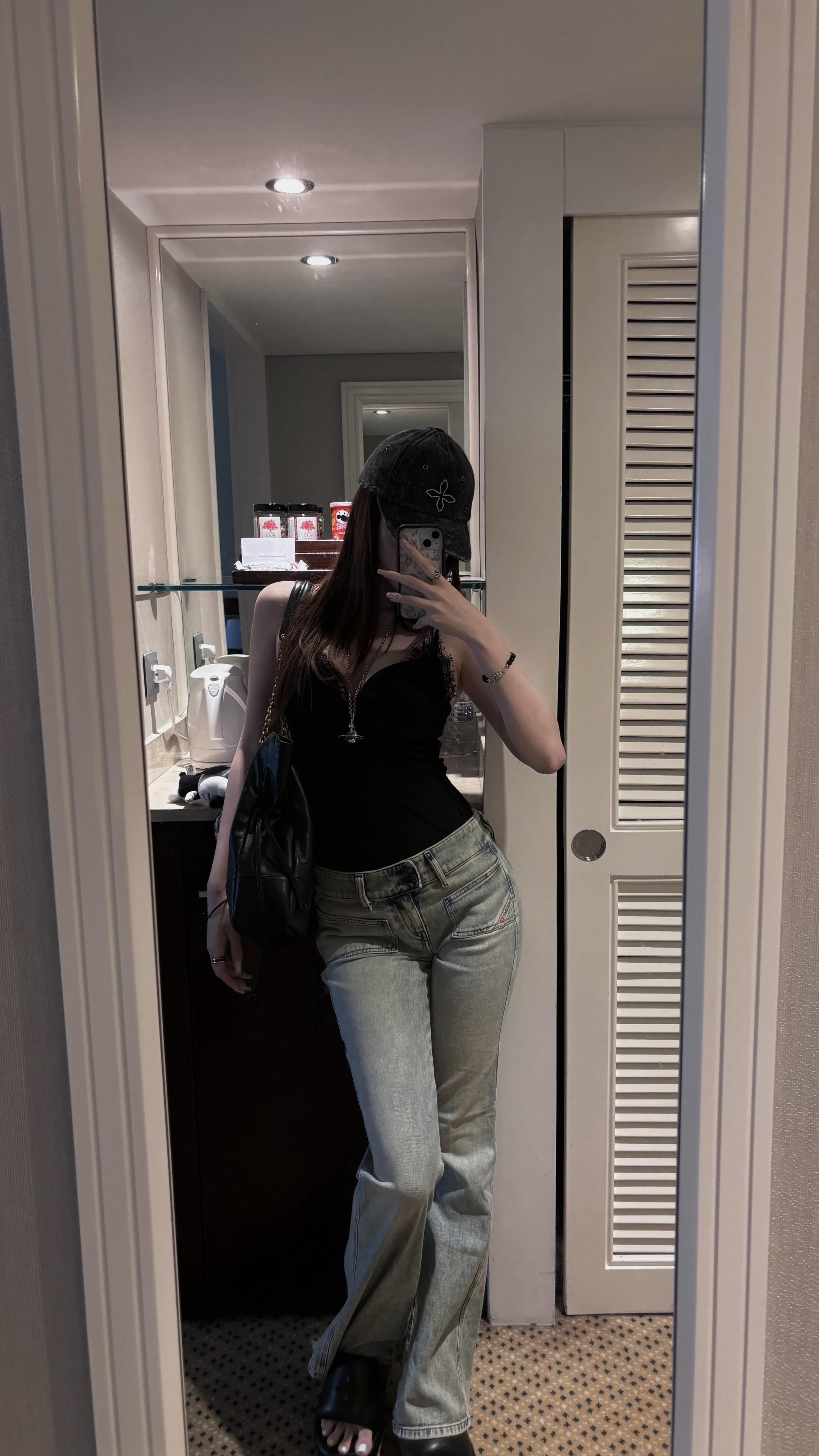 人总是因为片刻的幸福而原谅所有痛苦