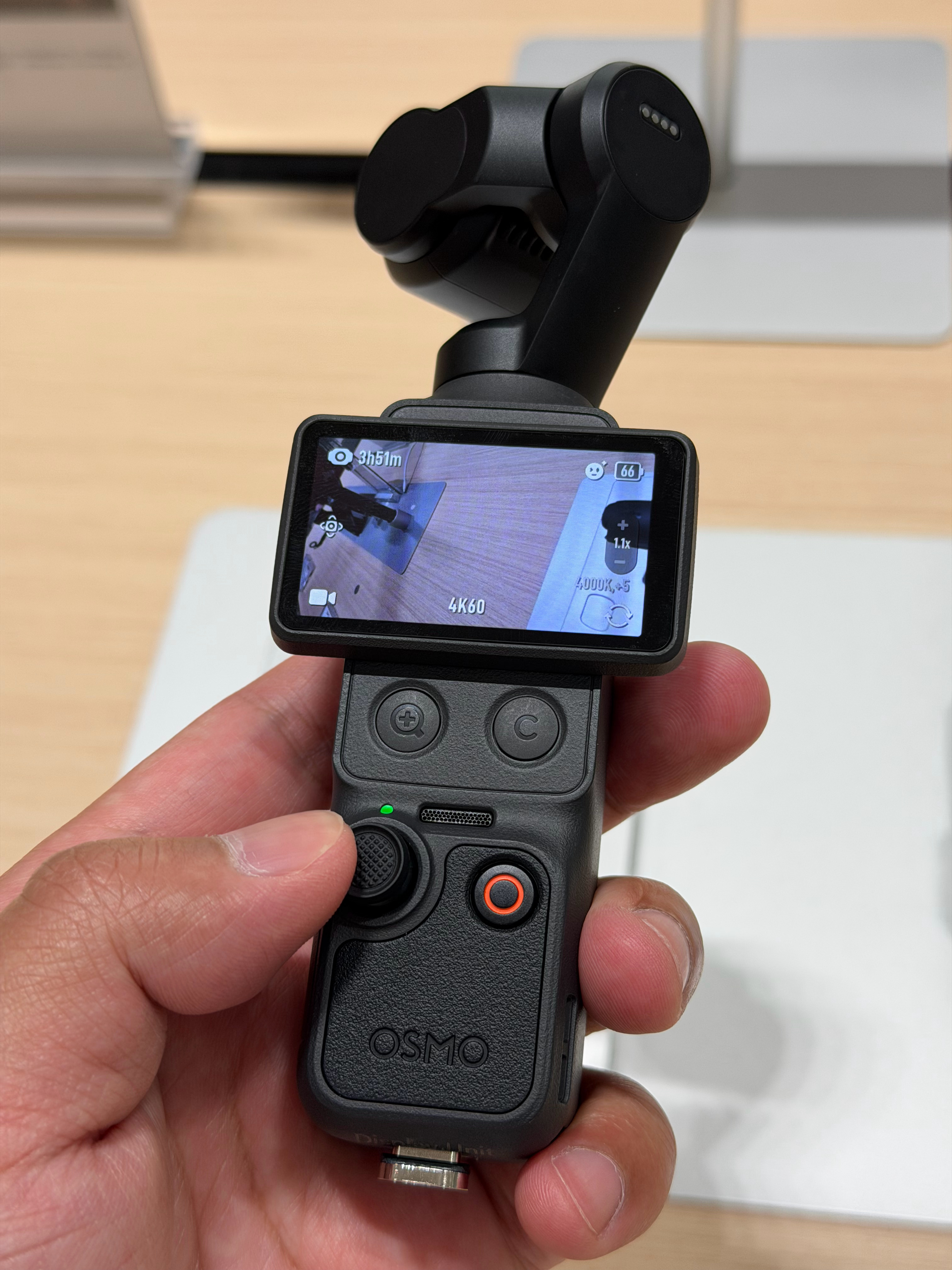 我爱说实话，大疆Pocket 4这个摇杆没有Pocket 3舒服，不知你们有没有