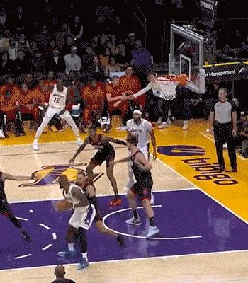 真敢说，狄龙被问到NBA谁是被高估的球员，他直言不讳：詹姆斯，太老了。

近日，