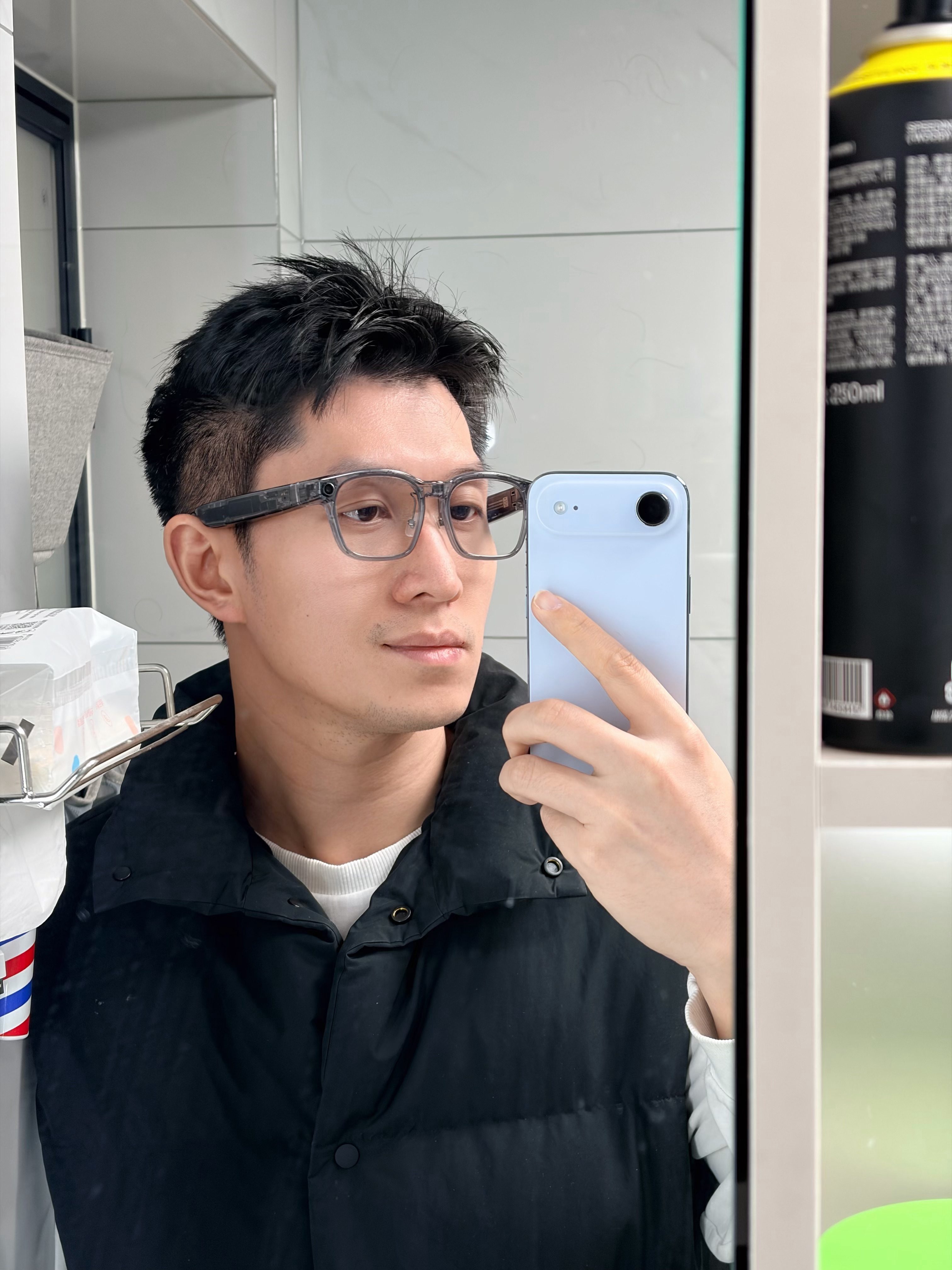 再发两张理想AI眼镜Livis随手拍哑光科技灰真百搭，怎么搭都好看这些年为了能随