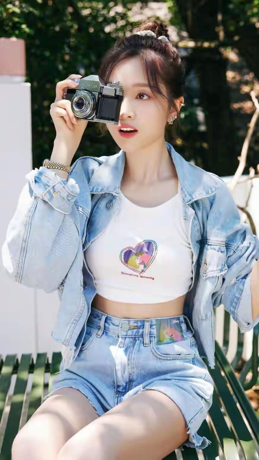 吴宣仪问界M9祝您新年手到福来