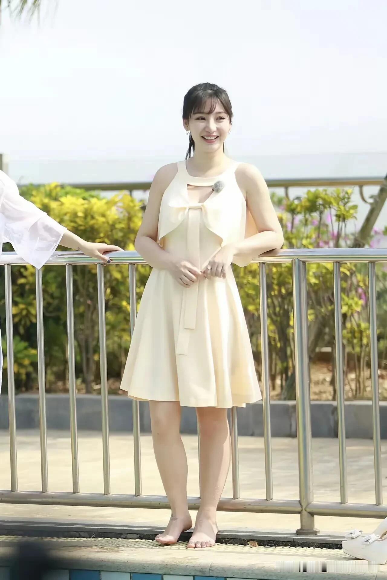 来自湖南的女明星颜丹晨、左小青、沈月都是长相漂亮的美女，就照片中的柳岩长相没有那