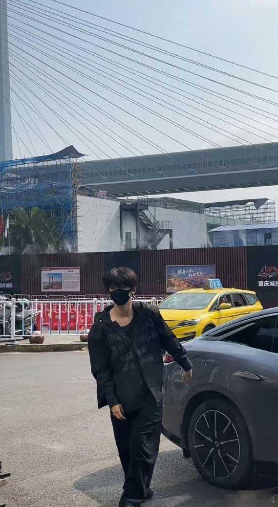 tg张奕然今日上班 cr:然家屯子 