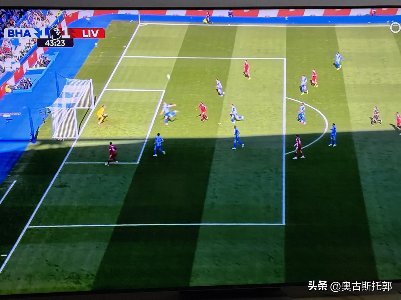 刘易斯·登克 这哥们确定没赌球？
硬生生把上半场踢成12对10[捂脸]